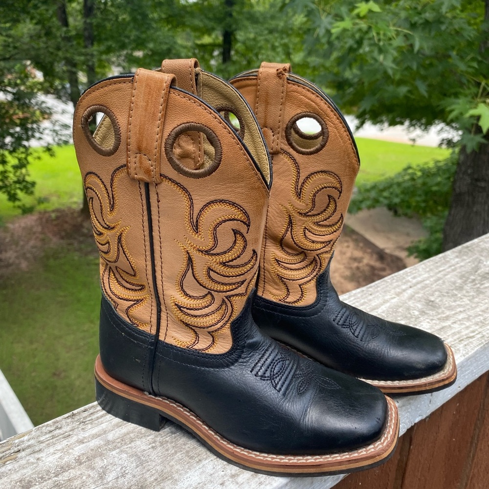 Black and Tan Leather Western Boots with Decorative Stitching